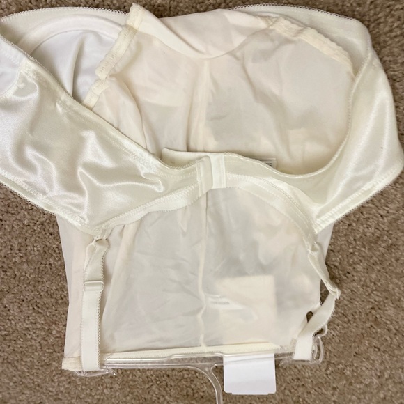 Bali skimp skamp Moonlight Size 6 panty with Wacoal 38B Bra set - Picture 3 of 5